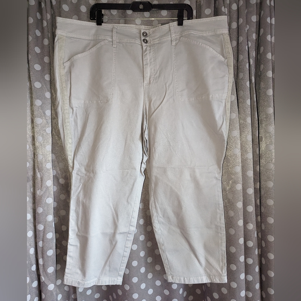 Torrid Skinny Mid-Rise Crop Jeans 26 - Picture 5 of 15